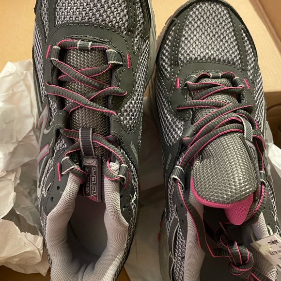 New Balance Trail Running Shoe WT411GP2 Womens 7 - Picture 4 of 8